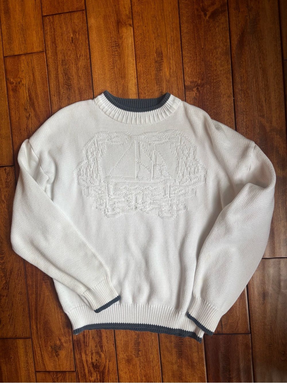 Men's White Crewneck Knit Sweater with Contrast Trim Vintage Davison’s Bermuda